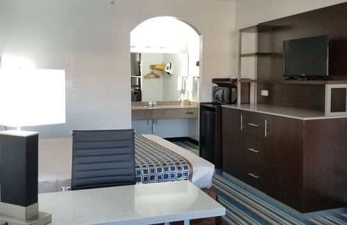Oaks Historic District Hotel | HomeBridge Inn and Suites