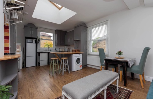 Palace Riverside Condo | Homely 1BD Flat by the River in Fulham