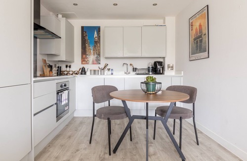 Bristol Floating Harbour Apartment | Homely 1BD Flat Close to Waterfront, Bristol