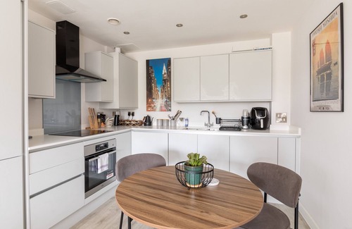 Bristol Floating Harbour Apartment | Homely 1BD Flat Close to Waterfront, Bristol