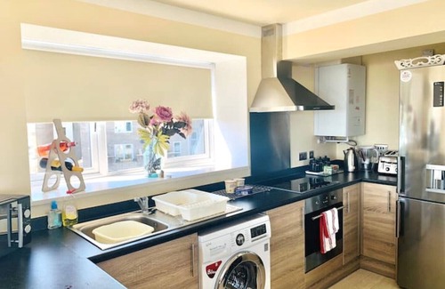 Weston-super-Mare Apartment | Homely 2 bedroom apartment&stunning seaside views