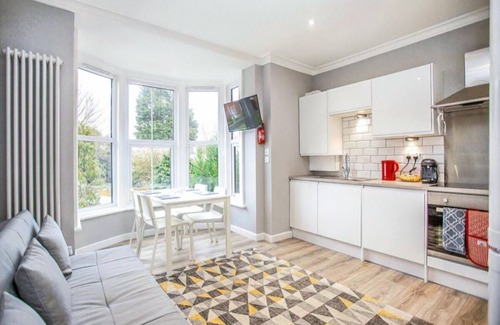 Watford Apartment | Homely 2Bedroom/1Bathroom Flat w/FREE WIFI & FREE PARKING