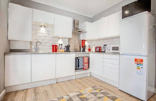 Watford Apartment | Homely 2Bedroom/1Bathroom Flat w/FREE WIFI & FREE PARKING
