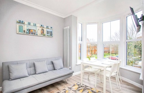 Watford Apartment | Homely 2Bedroom/1Bathroom Flat w/FREE WIFI & FREE PARKING