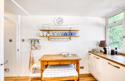 Ferndale House | Homely 4 Bedroom House in Brixton