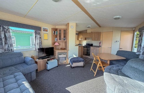 Hunstanton House | Homely 8 berth caravan at Manor Park, near Hunstanton Beach ref 23004B
