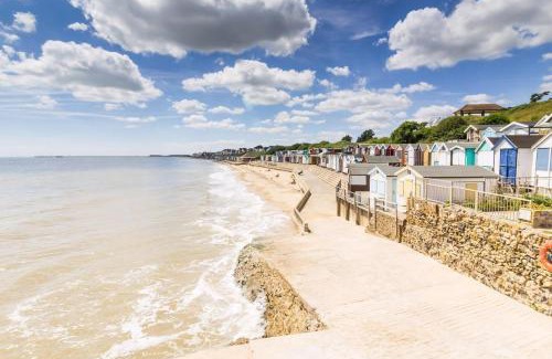Walton on the Naze Other | Homely 8 Berth Caravan Near To The Beach In Walton-On-The-Naze Ref 17157P