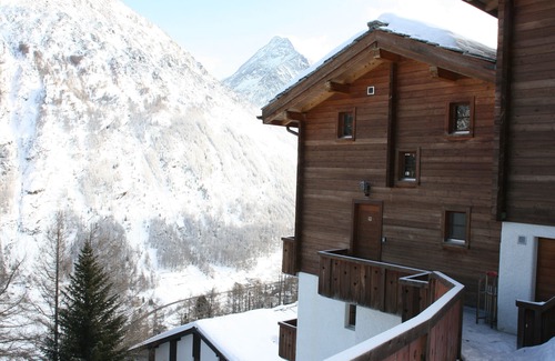 Saas-Fee Ski Chalet | Homely and Sunny 3 Bedrooms Chalet to Enjoy Vacation or Work in High Mountains