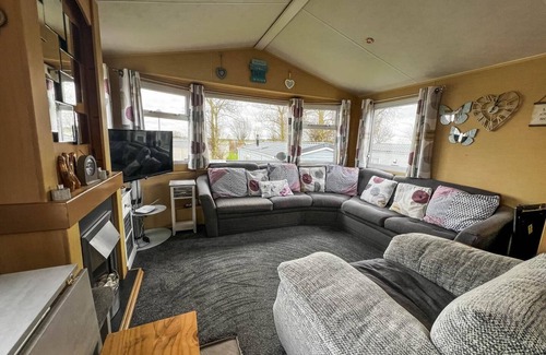 Winestead House | Homely caravan with decking area at Sand le Mere Holiday Park, ref 71011R