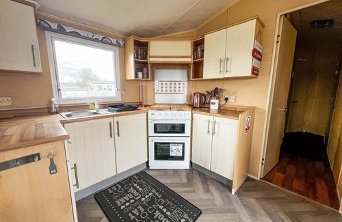 Winestead House | Homely caravan with decking area at Sand le Mere Holiday Park, ref 71011R
