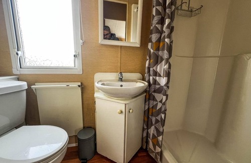 Winestead House | Homely caravan with decking area at Sand le Mere Holiday Park, ref 71011R