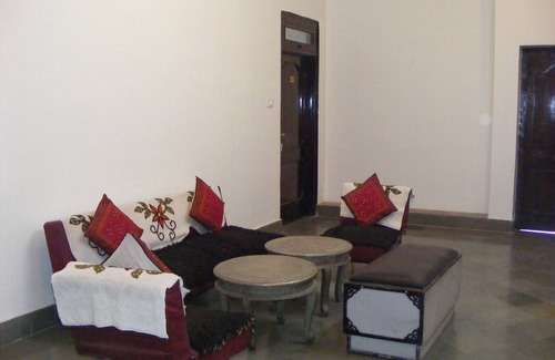 Amer Fort Road Hotel | Homely comfortable Hotel Vacation for large and small groups/families