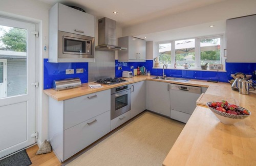 Bembridge Cottage | Homely, Elegant 3 bed property in the seaside village of Bembridge