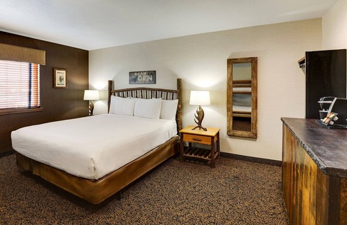 Peoria Hotel | Homely Haven with Rustic Charm, One Block from the Water | 2 Units