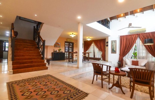Usj 5 House | Homely & Lux 5BR Bungalow with PRIVATE POOL & BBQ Area