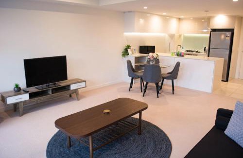 Reid Apartment | Homely Modern Apt by Lake between City and Russell - Hosted by CanStay