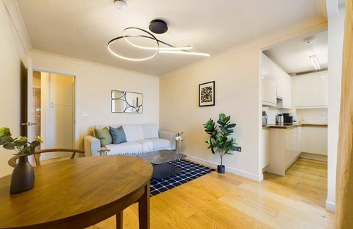 Covent Garden Apartment | Homely & Warm Apartment in Covent Garden