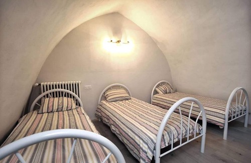 Saint-Georges-de-Levejac House | Homerez - Big house for 13 ppl. at Saint Georges de Levejac