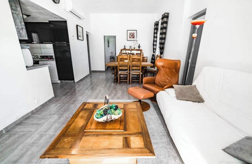 La Gaude Apartment | Homerez - 2 Bedroom Apartment with Sea View in La Gaude