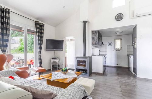 La Gaude Apartment | Homerez - 2 Bedroom Apartment with Sea View in La Gaude