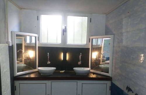 Le Bouchon House | Homerez - 200 m away from the beach! House for 5 ppl. with balcony at Le Bouchon