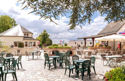 Coulanges House | Homerez - Amazing bungalow for 6 ppl. with shared pool and terrace at Onzain