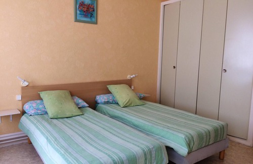 Neris-les-Bains Apartment | Homerez - Amazing studio for 2 ppl. at Néris-les-Bains