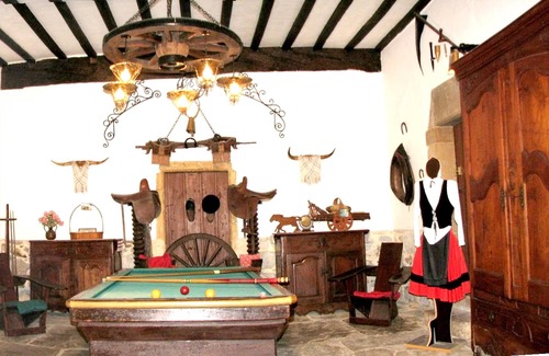 Bardos House | Homerez - Amazing house for 11 ppl. with garden and terrace at Bardos