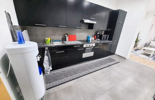 Sint-Jans-Molenbeek Apartment | Homerez - Apt. Molenbeek-St-Jean + Parking
