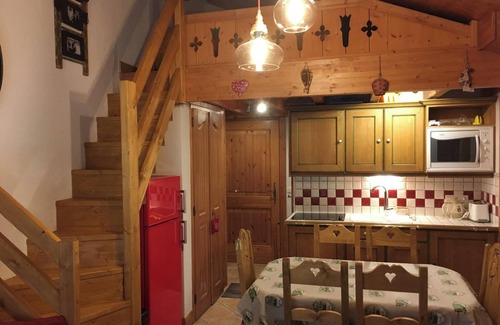 Pralognan-la-Vanoise Apartment | Homerez - Apartment in Pralognan with balcony
