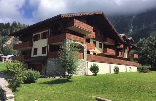 Pralognan-la-Vanoise Apartment | Homerez - Apartment in Pralognan with balcony
