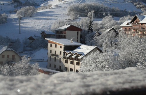Saint-Sorlin-d'Arves Apartment | Homerez - Apartment in Saint-Sorlin