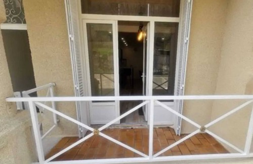 Savignac-les-Ormeaux Apartment | Homerez - Apt Savignac-les-Ormeaux