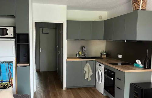 Saint-Cyr-sur-Mer Apartment | Homerez - Apartment in Saint-Cyr-sur-Mer