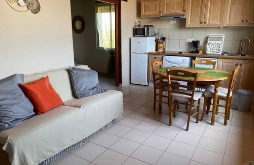 Aigues-Mortes Apartment | Homerez - Apartment Aigues-Mortes