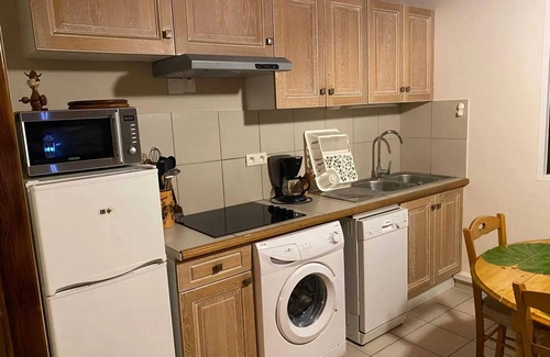 Aigues-Mortes Apartment | Homerez - Apartment Aigues-Mortes