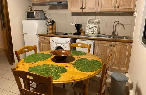 Aigues-Mortes Apartment | Homerez - Apartment Aigues-Mortes