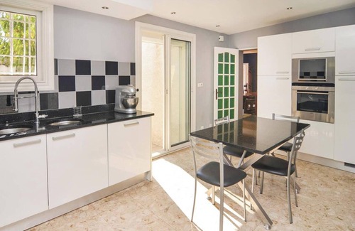 Port-de-Bouc Apartment | Homerez - Apartment Port-de-Bouc with Pool