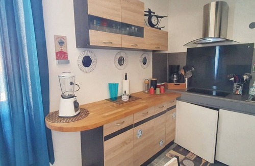 Carcassonne Apartment | Homerez - Apartment in Carcassonne, garden view