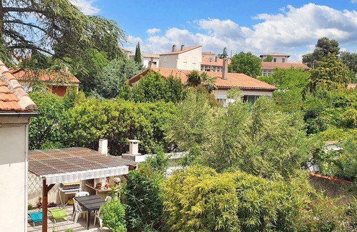 Carcassonne Apartment | Homerez - Apartment in Carcassonne, garden view