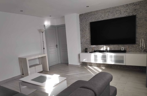 Uzes Apartment | Homerez - Apartment Uzès, near city centre