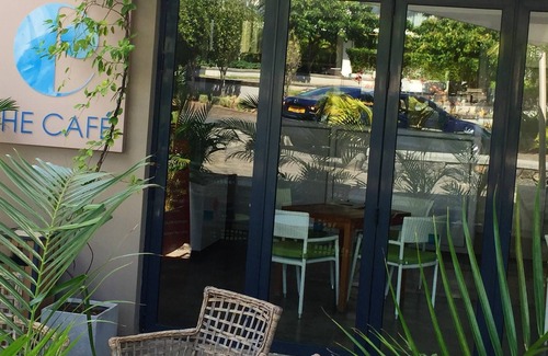 Roches Noires Apartment | Homerez - Appartement 1 km away from the beach for 6 ppl. with shared pool