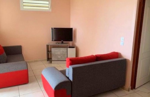 Ducos Apartment | Homerez - Appartement 13 km away from the beach for 4 ppl. with garden at Ducos