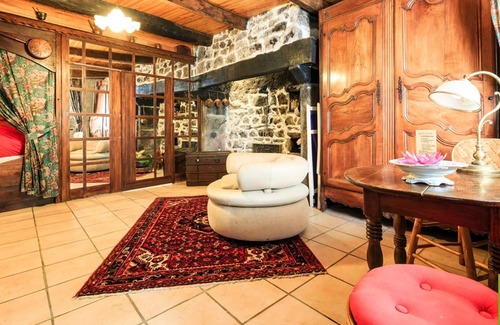 Olby Apartment | Homerez - Appartement for 3 ppl. with shared pool, garden and terrace at Olby