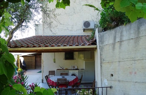 Castagniers Apartment | Homerez - Appartement 15 km away from the beach for 4 ppl. with shared pool