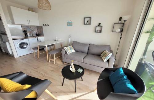 Saint-Jean-de-Monts Apartment | Homerez - Apt - St-Jean-de-Monts, Sea View