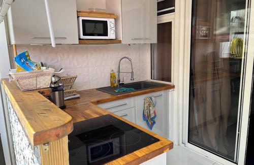 Ducos Apartment | Homerez - Apt near Ducos with jacuzzi