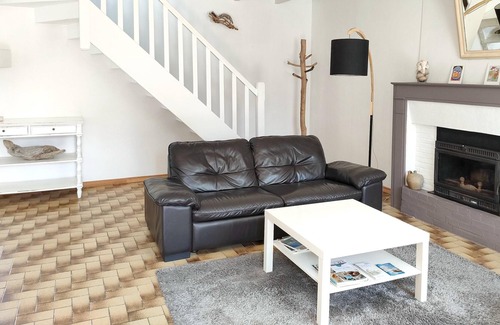 Le Vivier-sur-Mer House | Homerez - Beautiful house for 4 ppl. with terrace at Le Vivier-sur-Mer