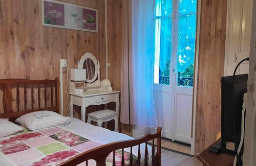 Neris-les-Bains Apartment | Homerez - Beautiful apartement for 2 ppl. with balcony at Néris-les-Bains