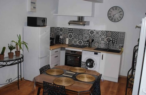 Nyons Apartment | Homerez - Beautiful apartement for 4 ppl. with balcony at Nyons